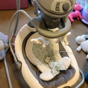 Graco baby swing
